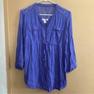 Motherhood Maternity Blouse size S lightweight with lace shoulders and buttons